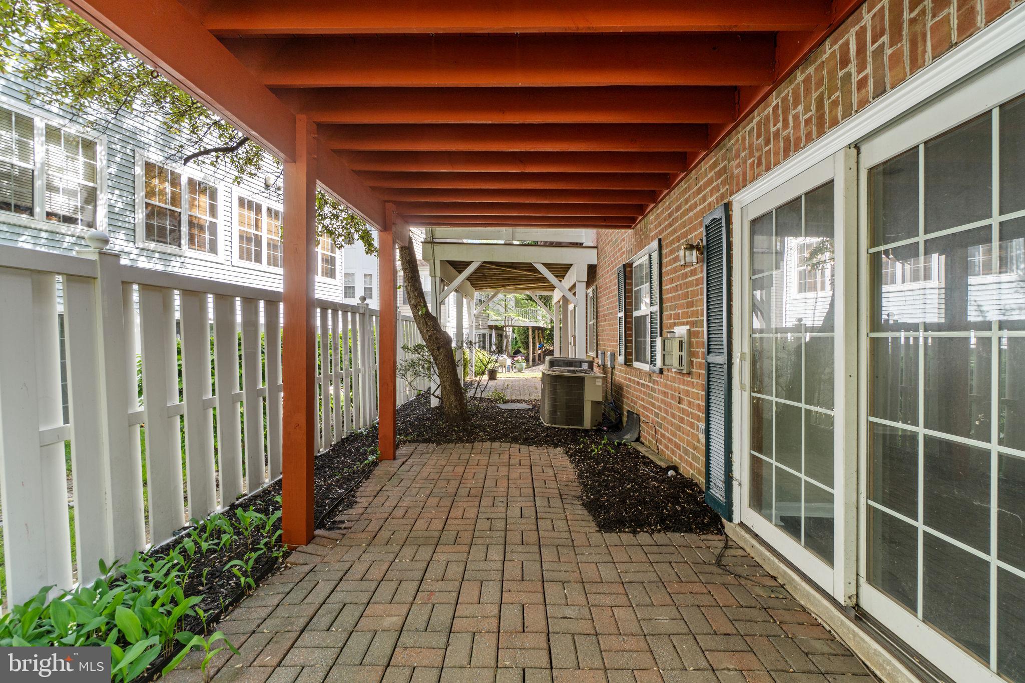 GOLDSBOROUGH MANOR - Residential