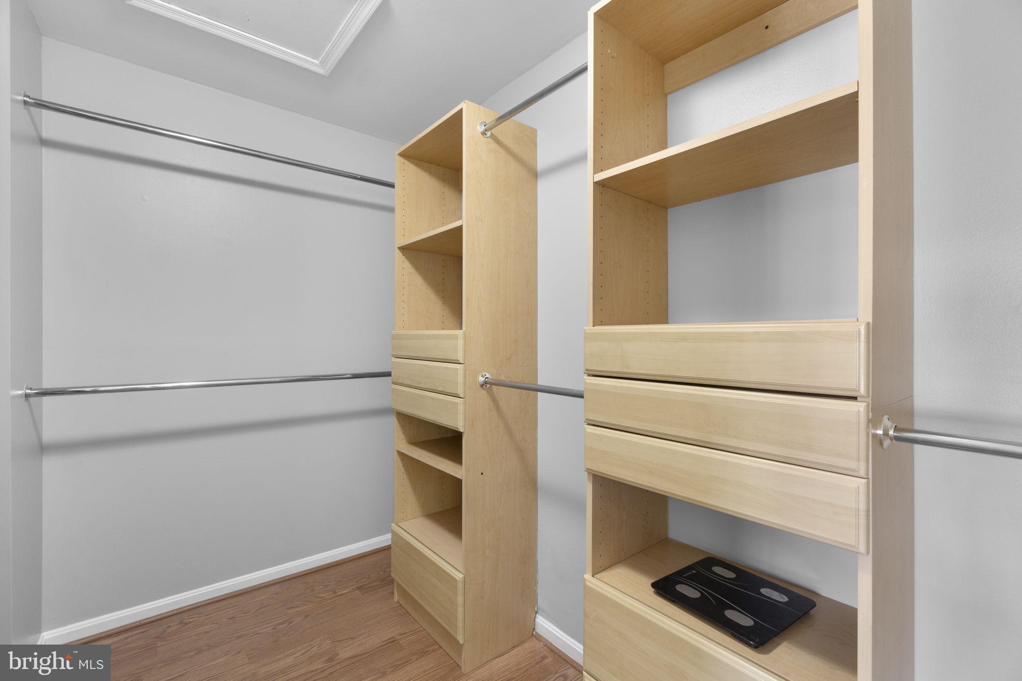 GOLDSBOROUGH MANOR - Residential