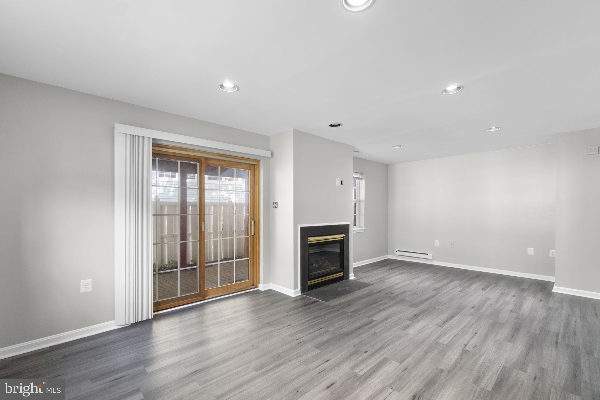 GOLDSBOROUGH MANOR - Residential