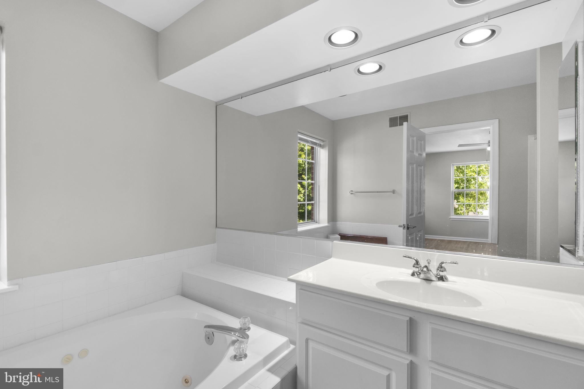GOLDSBOROUGH MANOR - Residential