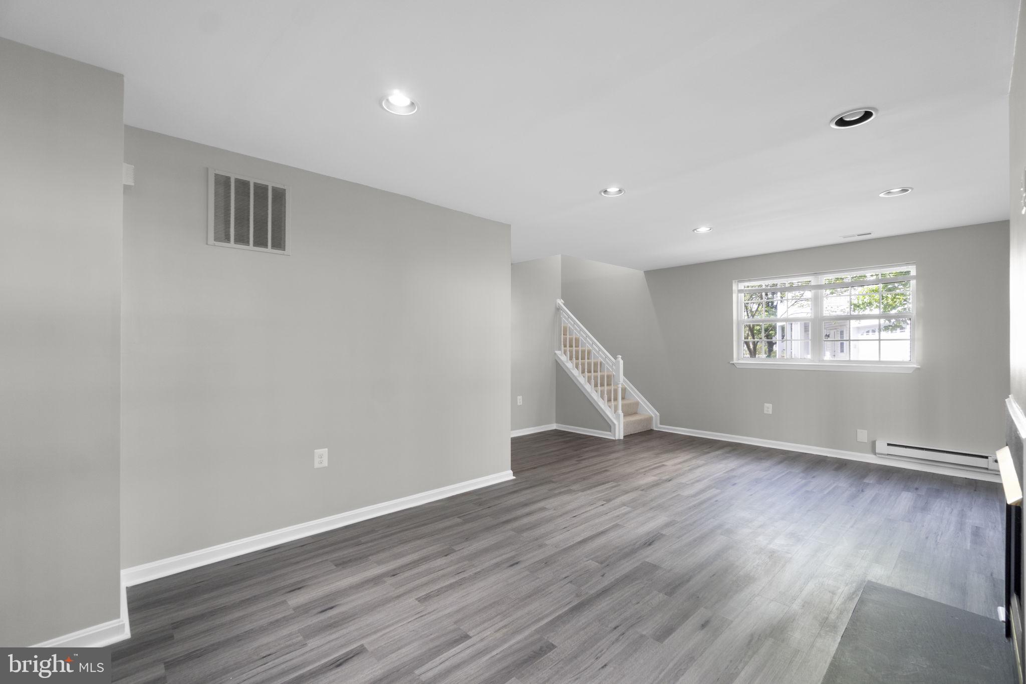 GOLDSBOROUGH MANOR - Residential