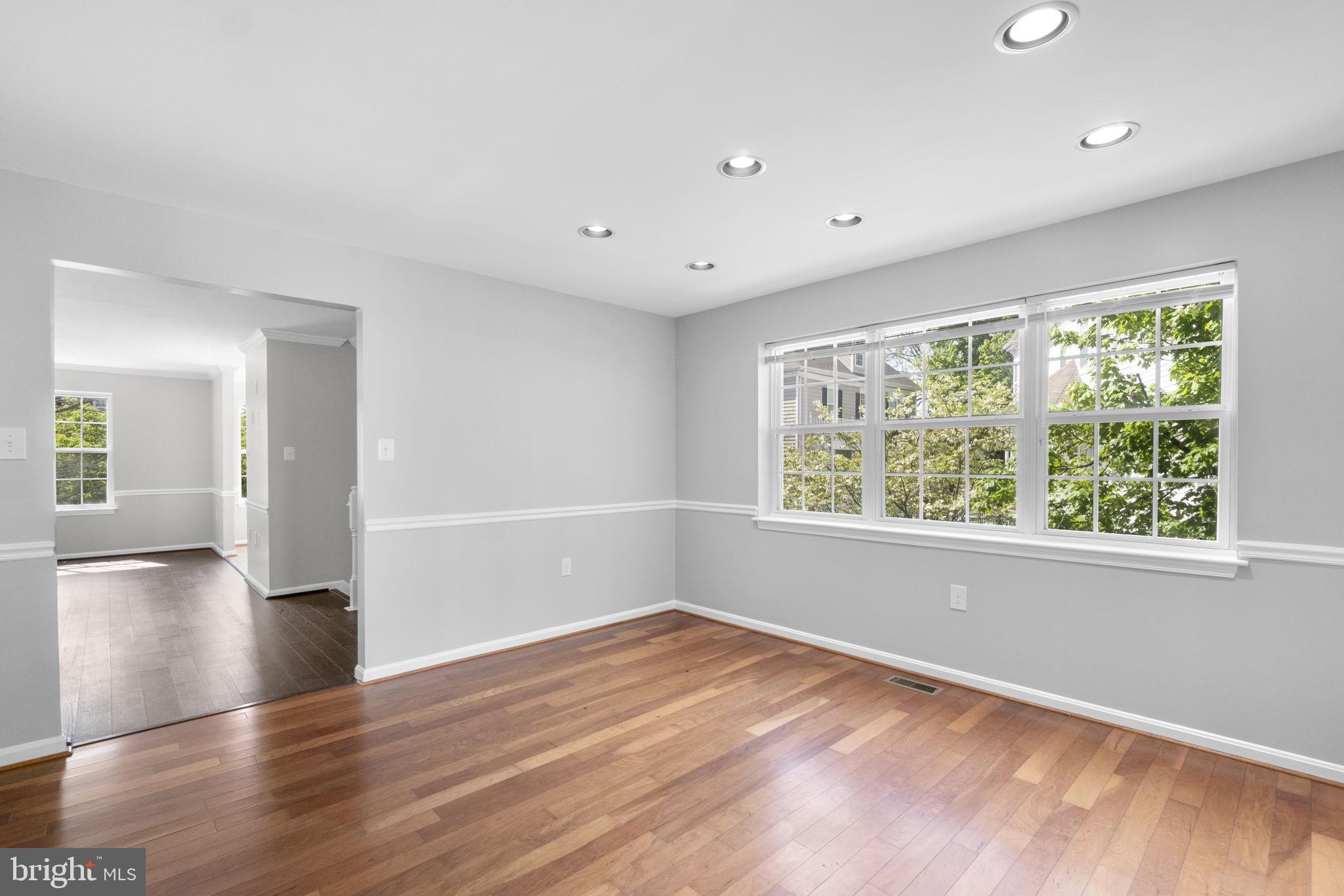 GOLDSBOROUGH MANOR - Residential