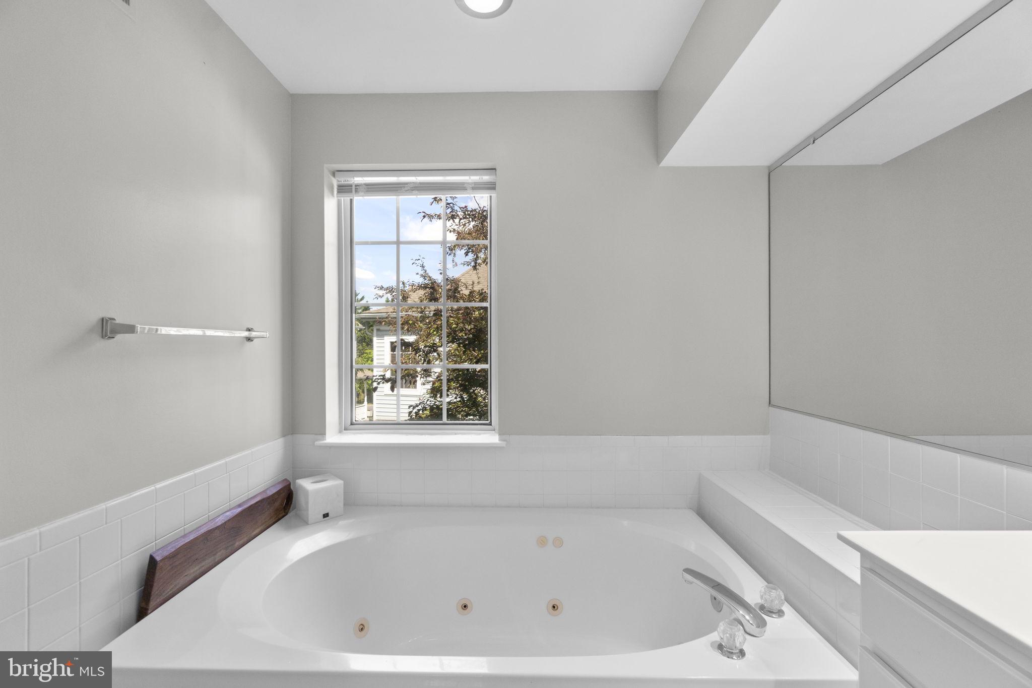 GOLDSBOROUGH MANOR - Residential