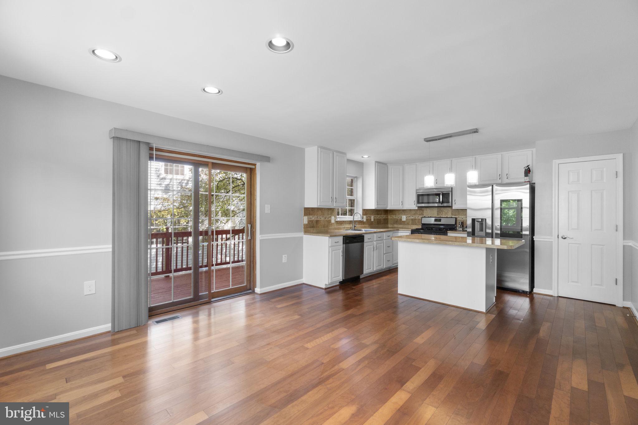 GOLDSBOROUGH MANOR - Residential