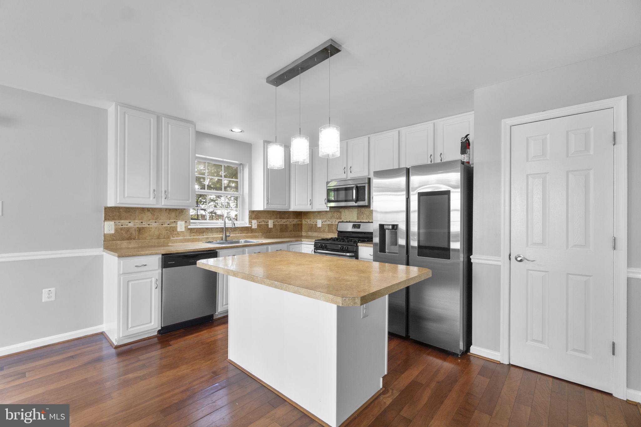GOLDSBOROUGH MANOR - Residential