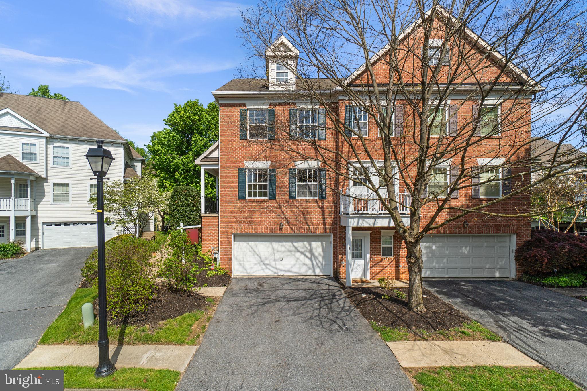 GOLDSBOROUGH MANOR - Residential