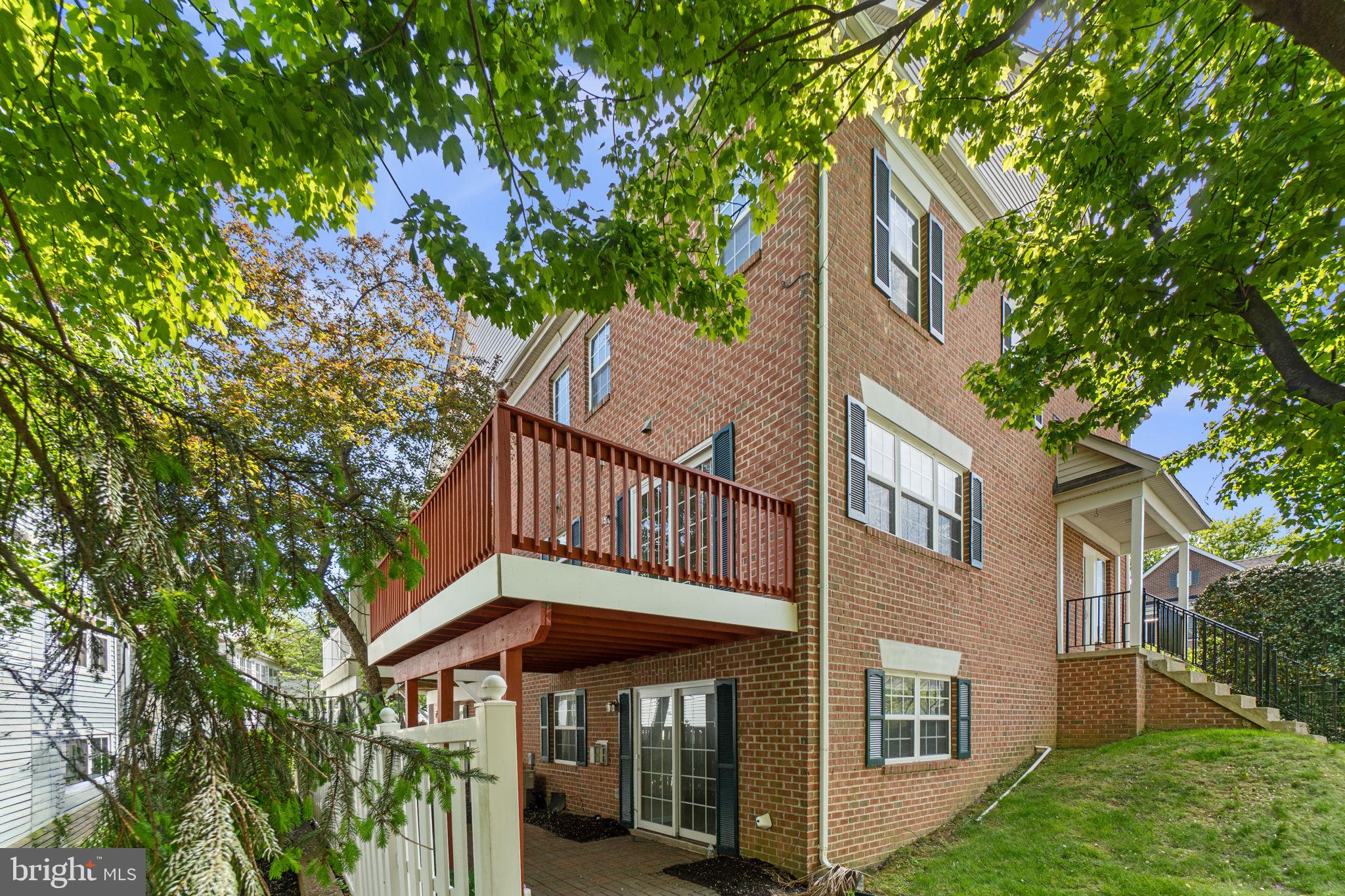 GOLDSBOROUGH MANOR - Residential