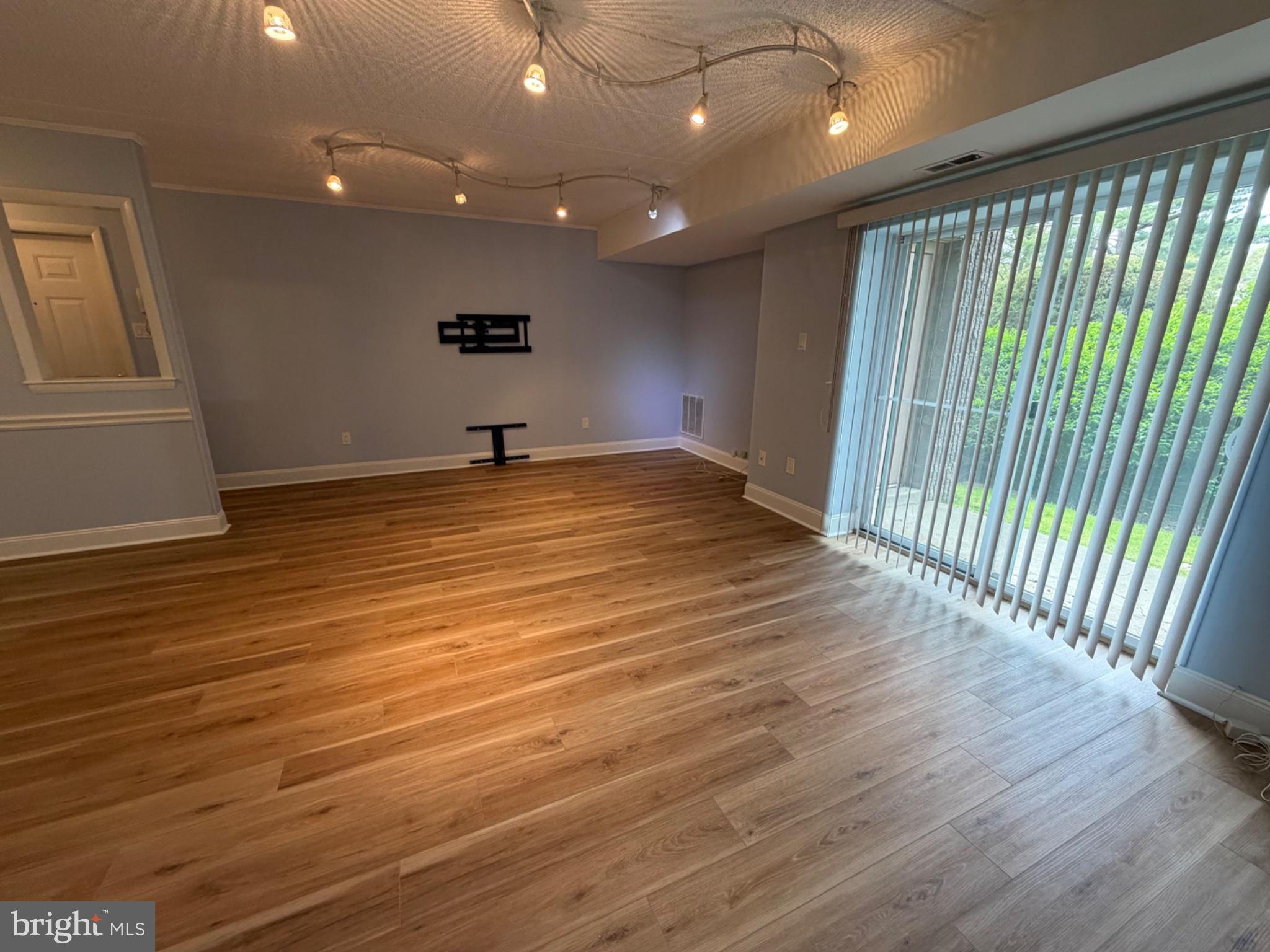 LIBERTY SQUARE - Residential