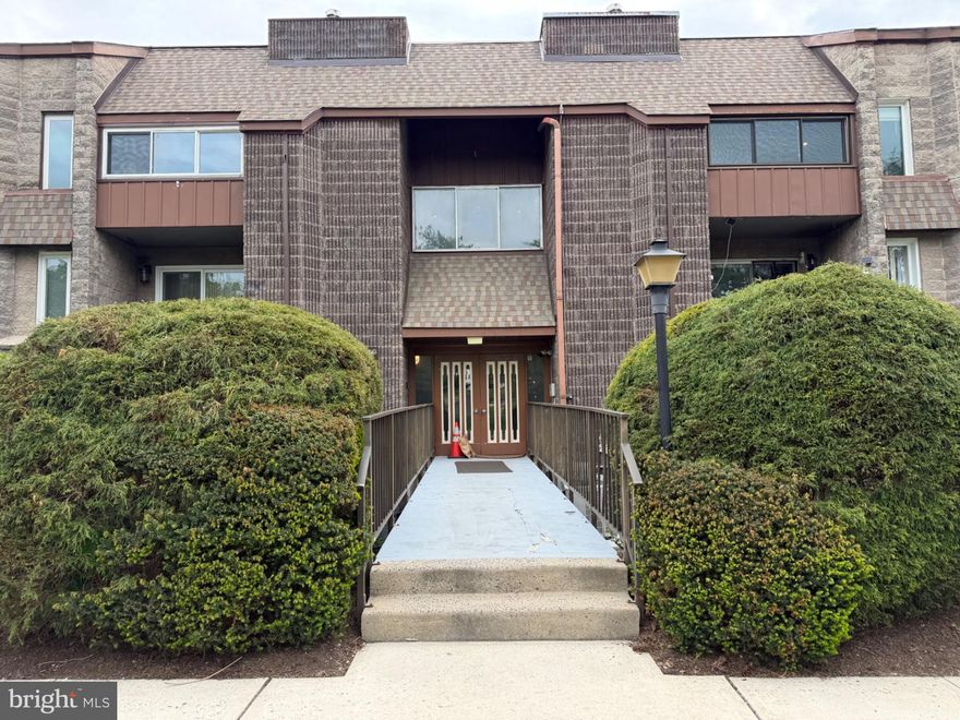 2 Br. 2 Bath 1st Floor Liberty Square condo. Updated kitchen and breakfast room area., Honey Wood cabinets, gas stove, built in microwave, dishwasher, garbage disposal & side by side refrigerator with ice & water.  Updated bathrooms with ceramic tile floors, pedestal sinks, lighting & mirrors. Glass doors open to secluded covered patio with storage closet.  Large main bedroom with lots of windows, ceiling fan & a very large bathroom/dressing room & walk-in closet area that is very unusual for a condo.  2nd bedroom with double windows & double closet. Double stall shower in main bedroom bath and shower/tub combo in hall bath.  Lovely treed common area available to homeowners.  Ideal location next to Historic Newtown Borough, with an easy commute to
 I-95.....and a two-minute walk to Tyler State Park!.  Association provides exterior maintenance, common area maintenance, pool, tennis, trash removal, and snow removal.  Washer, dryer and Refrigerator are included.  Wired for security system.  Easy to show.