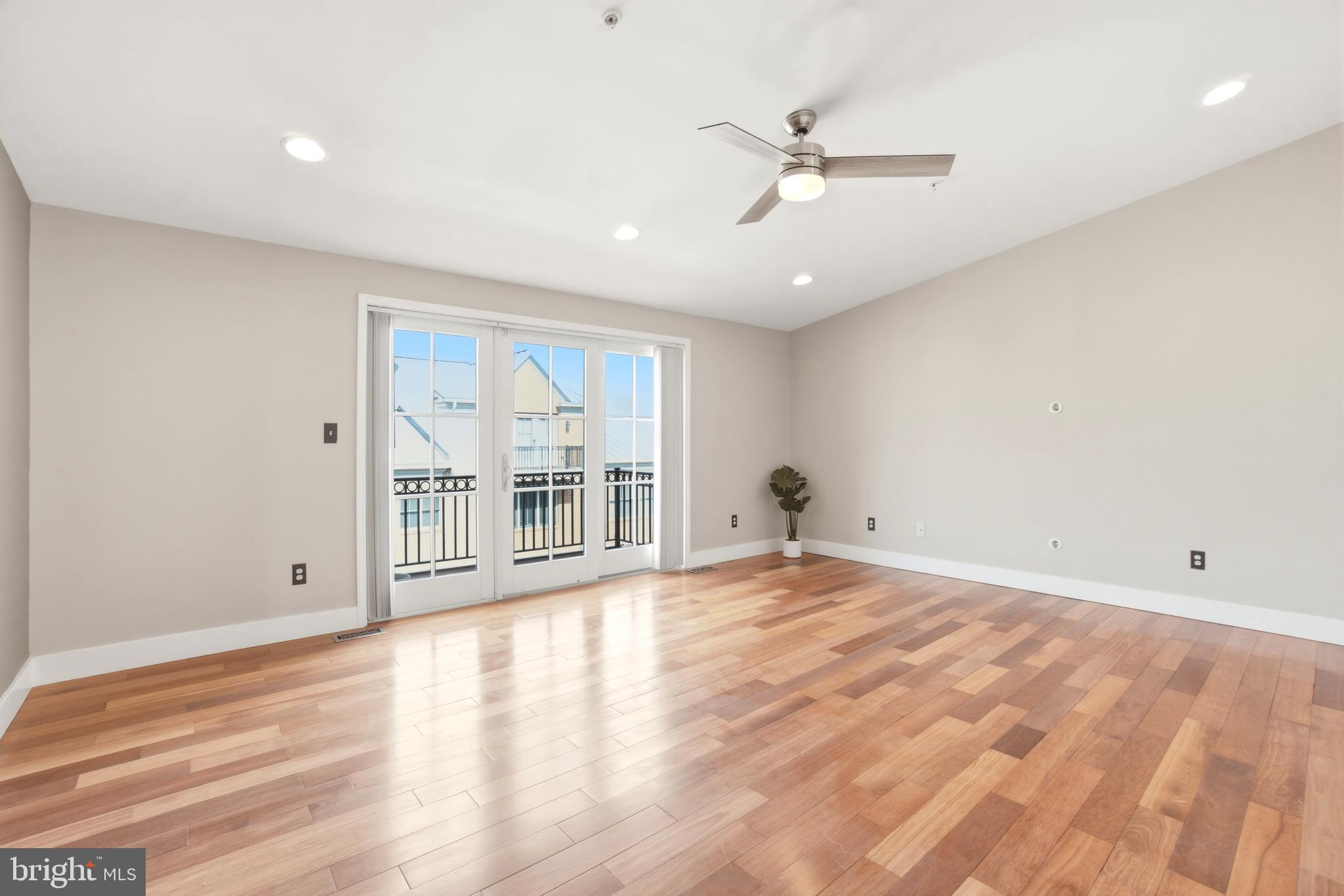 THE MOORINGS AT LIGHTHOUSE POINT - Residential