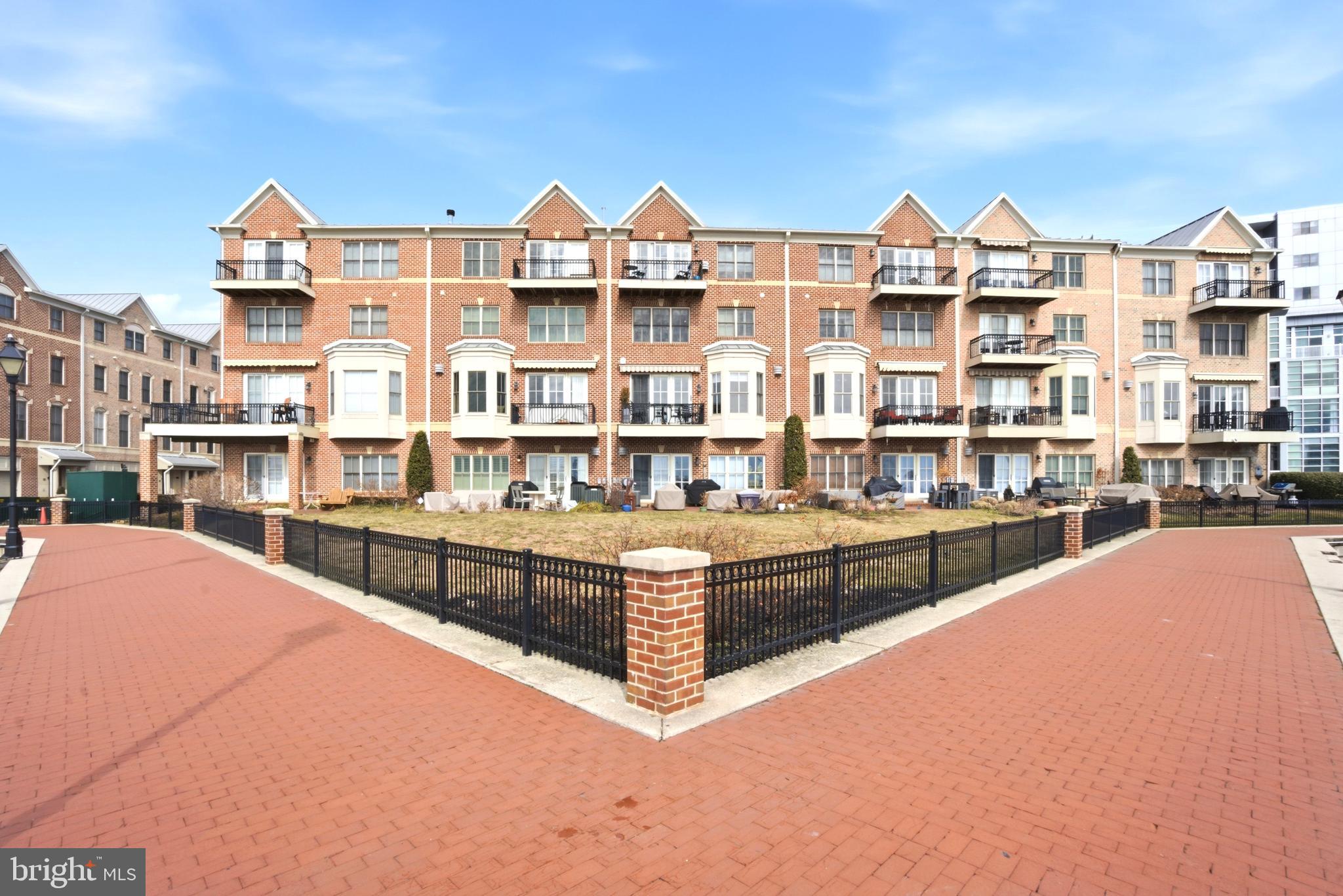 THE MOORINGS AT LIGHTHOUSE POINT - Residential