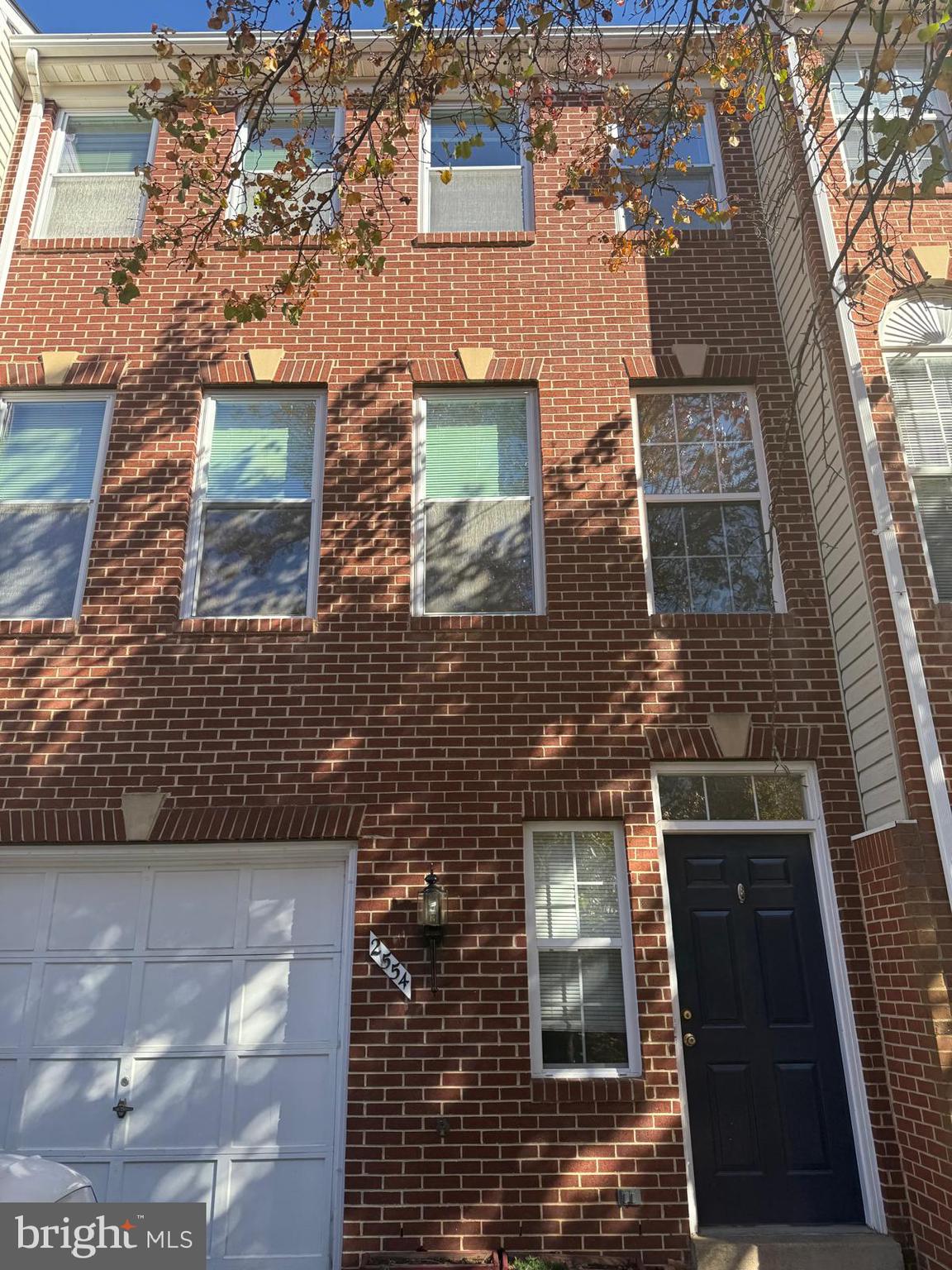 MCNAIR FARMS LANDBAY 5 - Residential Lease