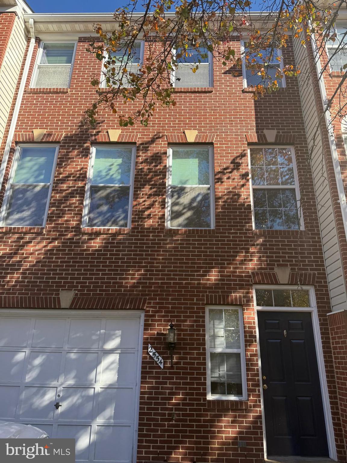 MCNAIR FARMS LANDBAY 5 - Residential Lease