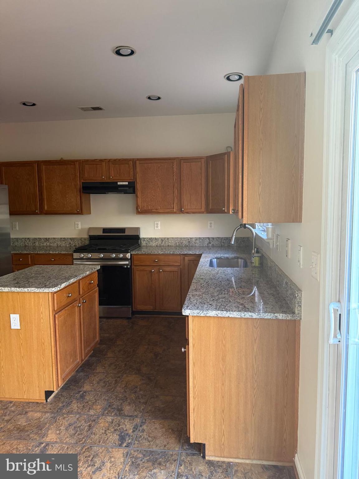 MCNAIR FARMS LANDBAY 5 - Residential Lease