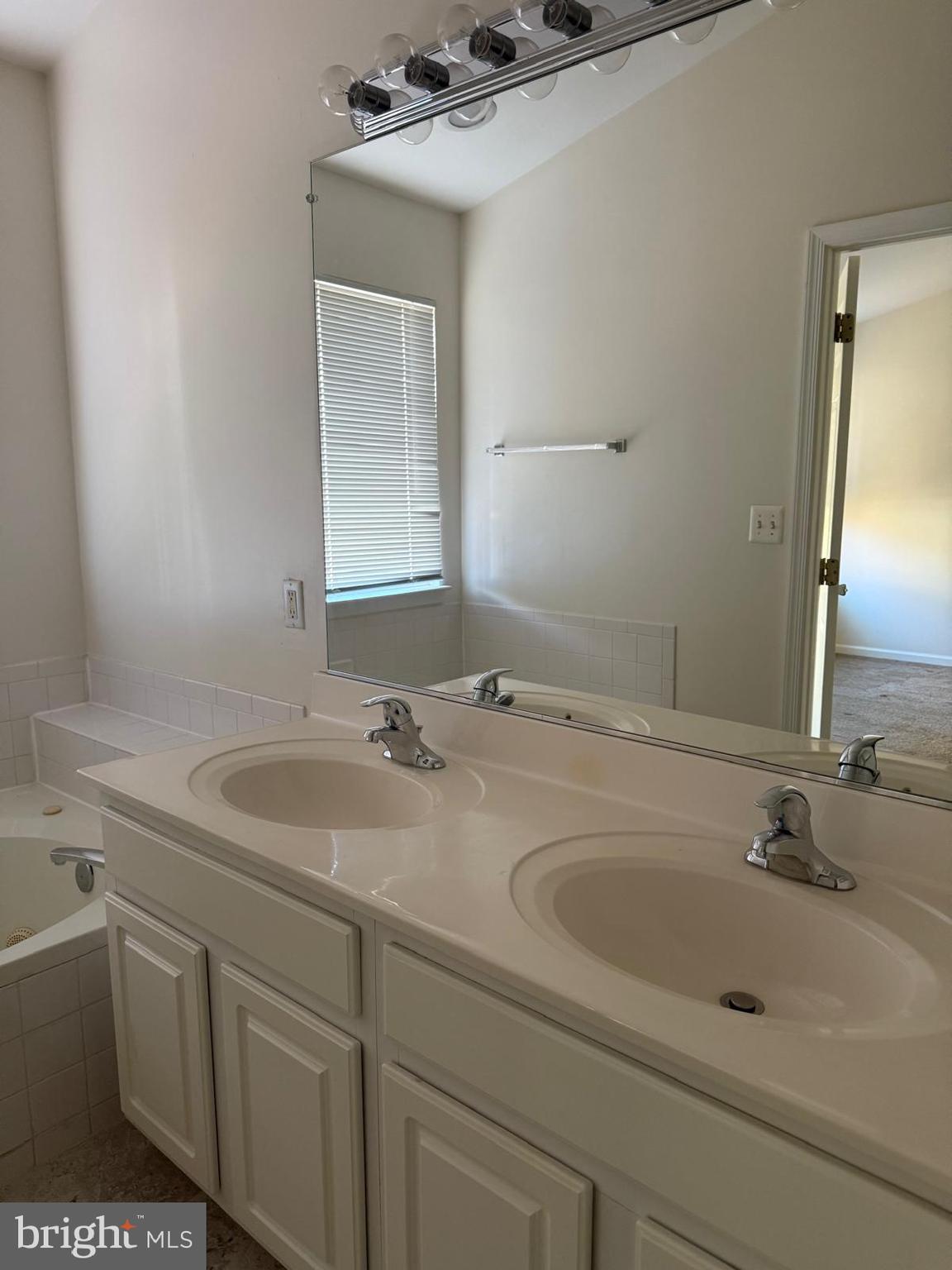 MCNAIR FARMS LANDBAY 5 - Residential Lease