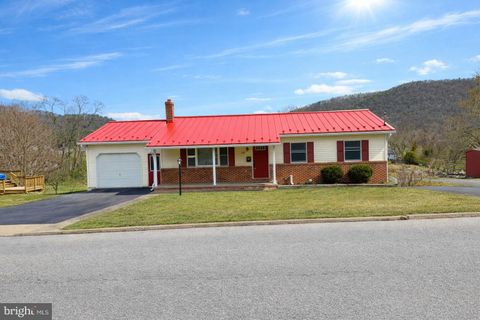 329 E BEAVER STREET BELLEFONTE PA 16823