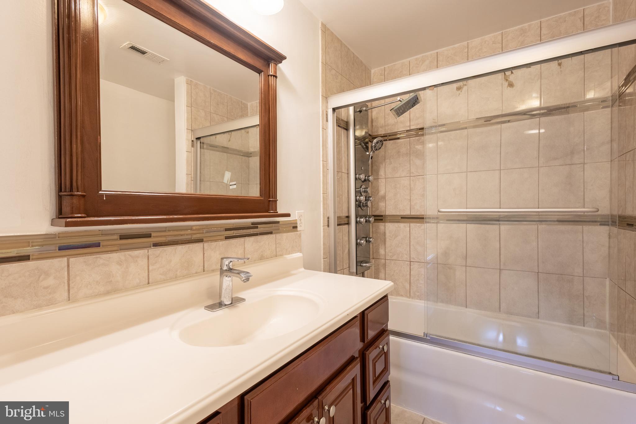 KINGS CONTRIVANCE - Residential Lease