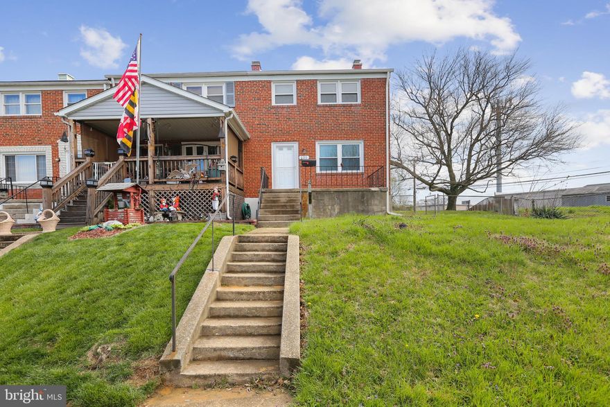 End of group rowhome in the County Ridge neighborhood! Open concept main level with spacious dining area and breakfast bar. 3 bedrooms and a fully updated bath located on the upper level. Partially finished basement offers extra living space, storage, half bath and laundry room. Rear exterior features a covered back porch, large fenced in yard, outdoor shed and off street parking!