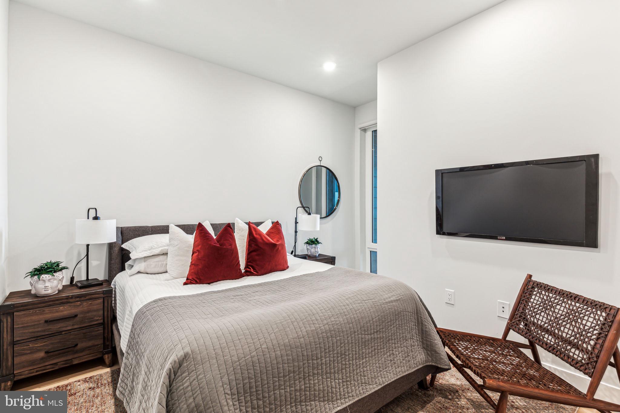 6910 RIDGE AVENUE 218