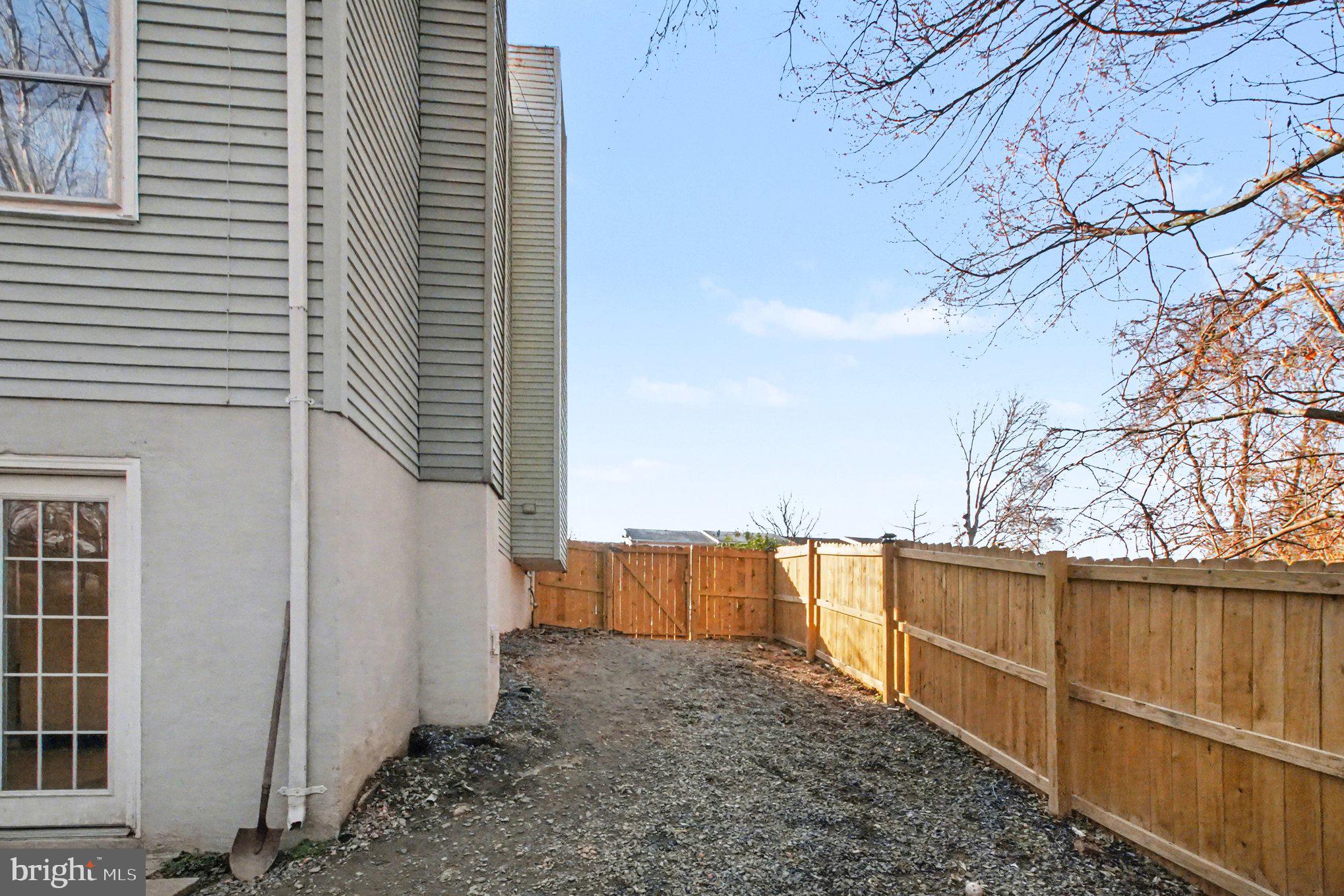 AUSTIN RUN TOWNHOUSES - Residential