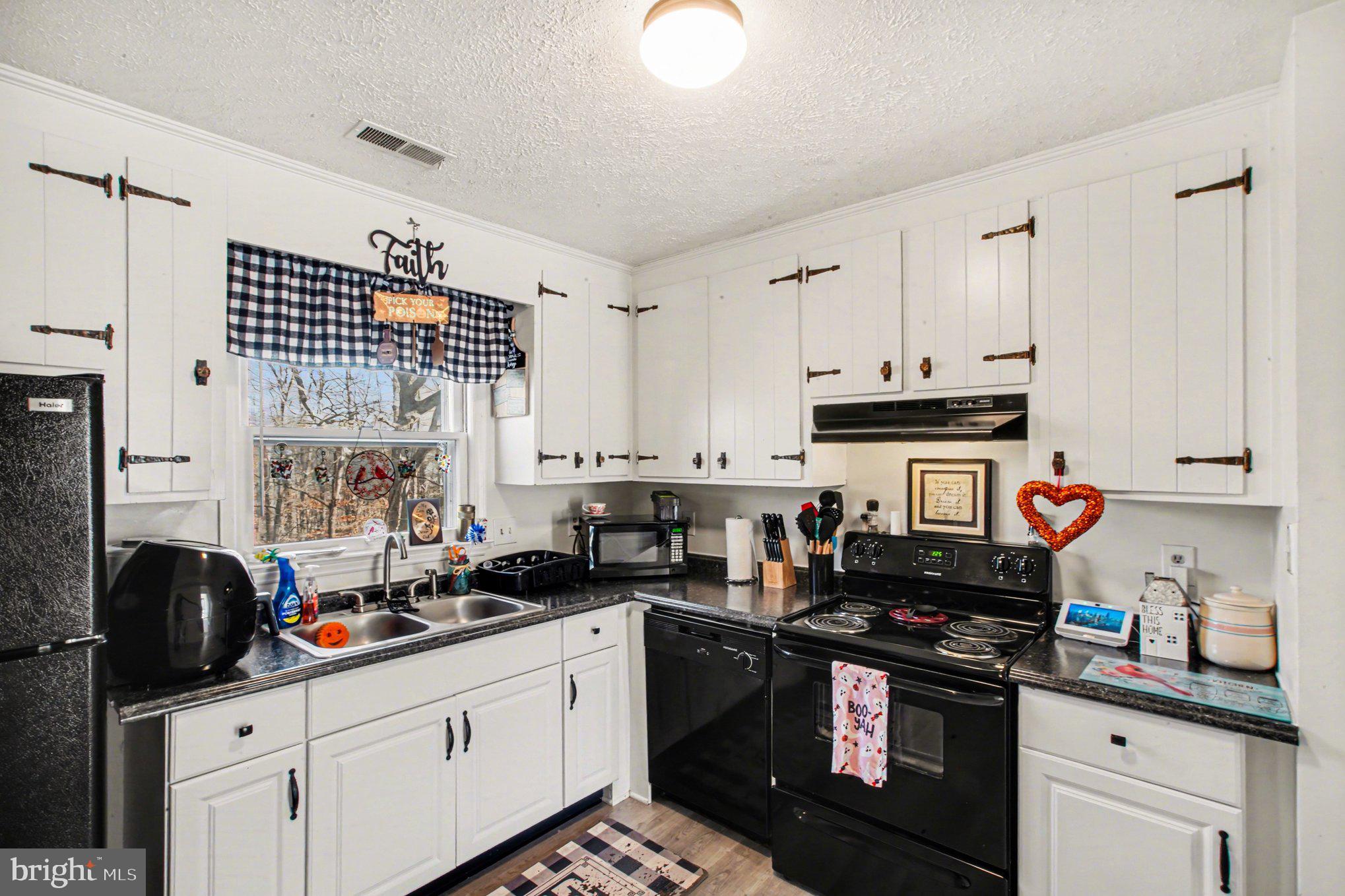 AUSTIN RUN TOWNHOUSES - Residential