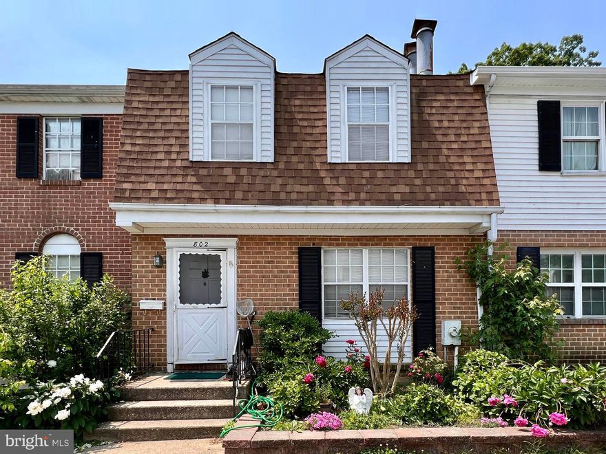 REAL ESTATE AUCTION featuring ON SITE and SIMULCAST ONLINE BIDDING!! Online Bidding Opens - Monday, June 12, 2023. Live On Site Auction - Thursday, June 15, 2023 at 1:00 PM. List price is opening bid only. Townhouse is currently rented for $2,000/month.