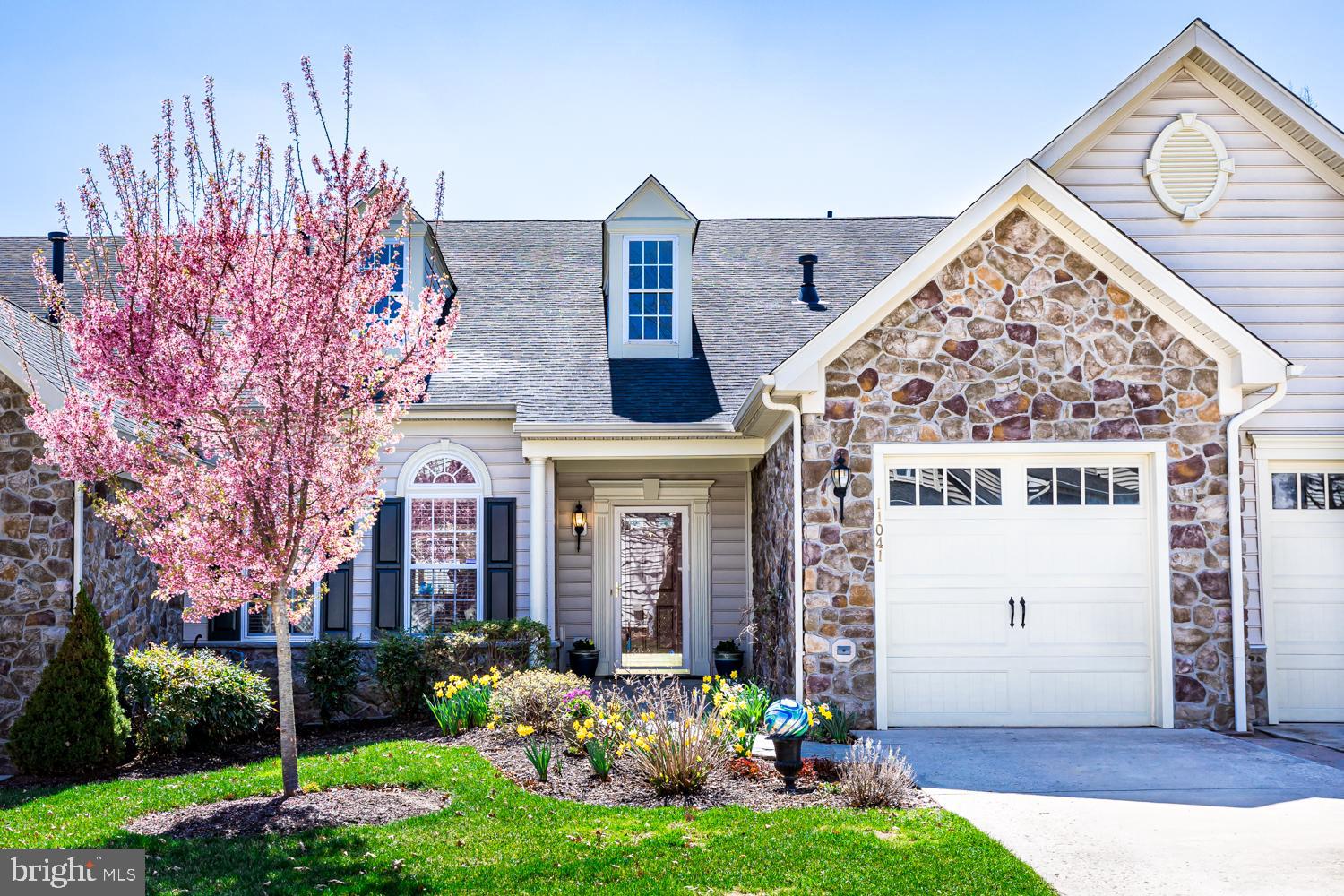 COURTYARDS AT WAVERLY WOODS EAST - Residential