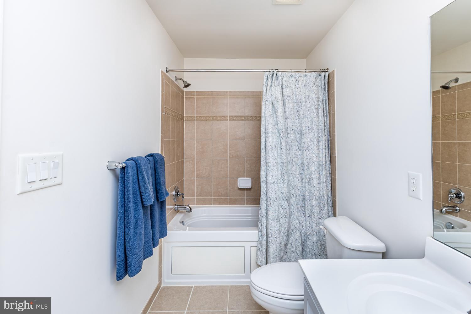 COURTYARDS AT WAVERLY WOODS EAST - Residential