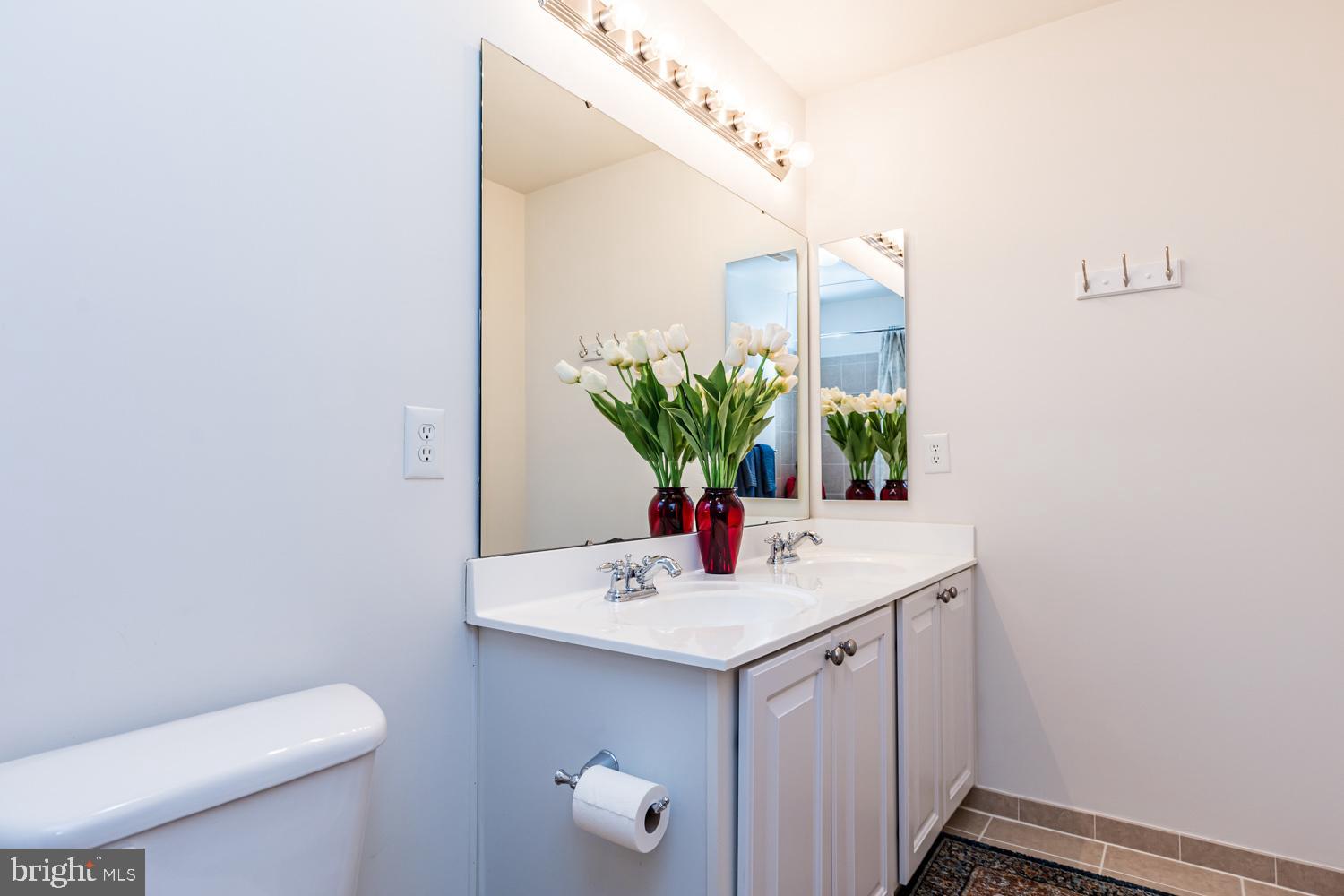 COURTYARDS AT WAVERLY WOODS EAST - Residential