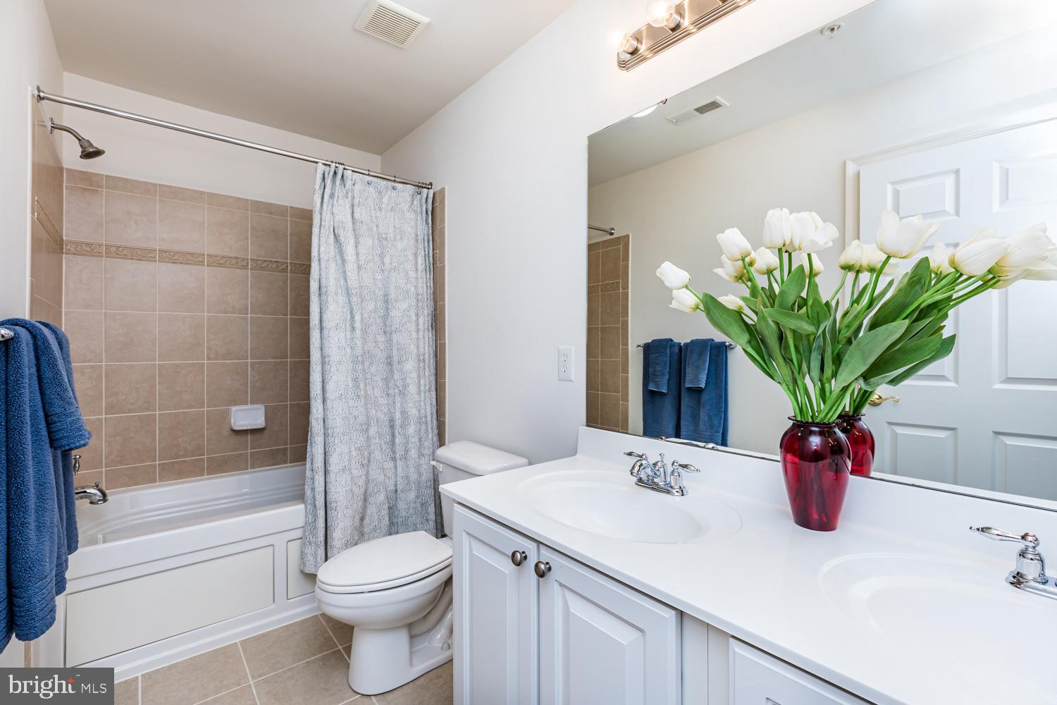 COURTYARDS AT WAVERLY WOODS EAST - Residential