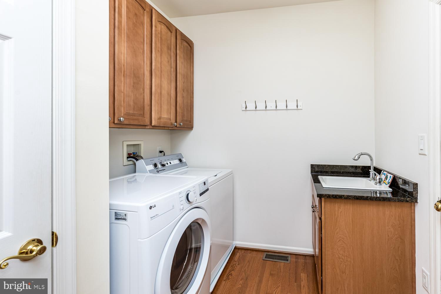 COURTYARDS AT WAVERLY WOODS EAST - Residential