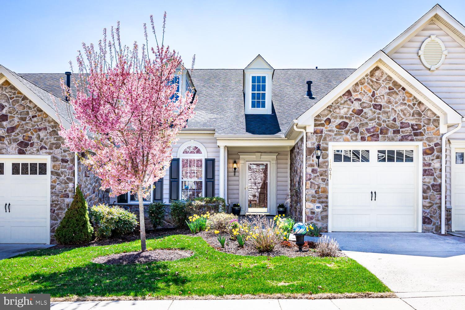 COURTYARDS AT WAVERLY WOODS EAST - Residential