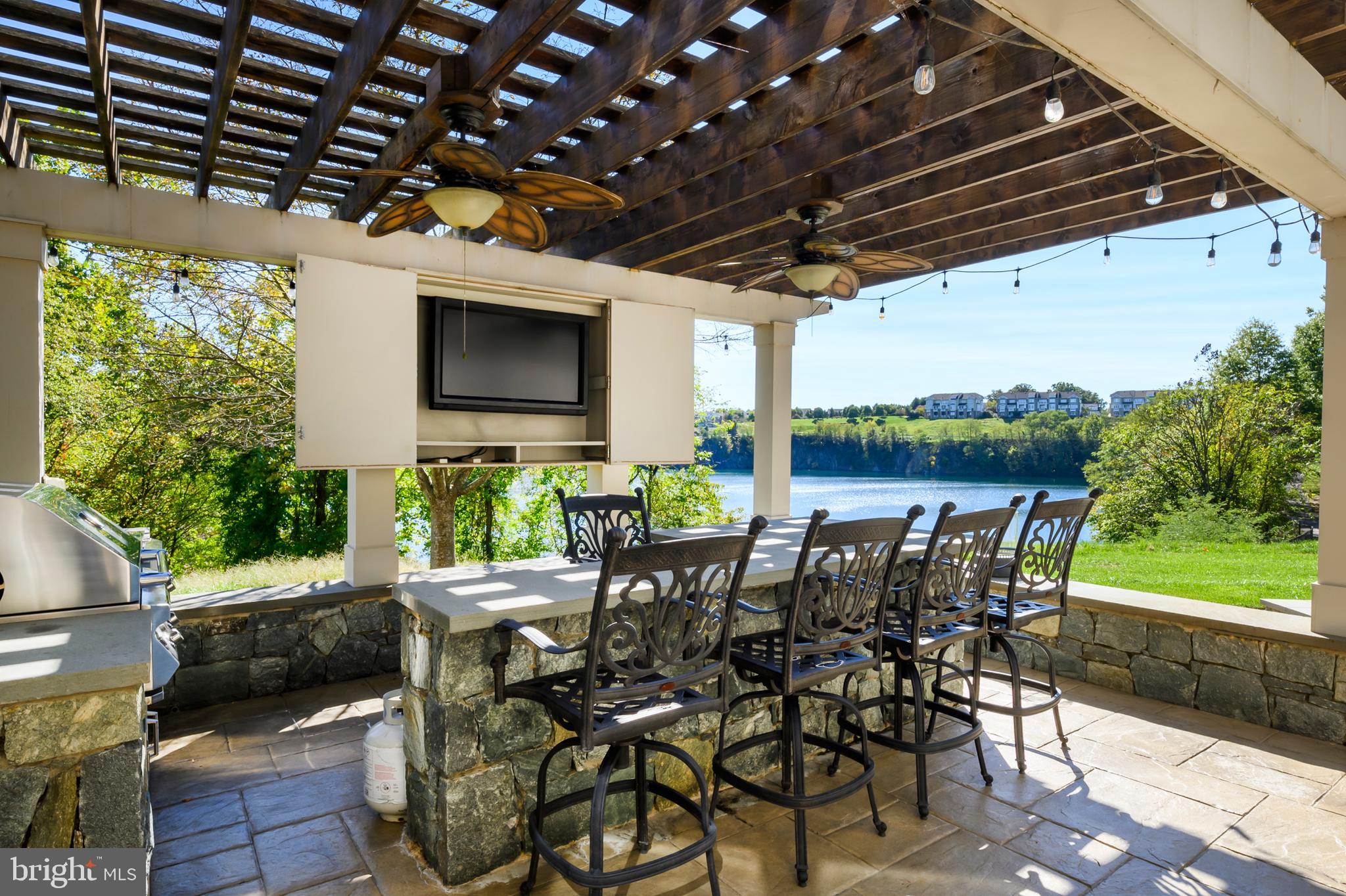 STONE LAKE - Residential