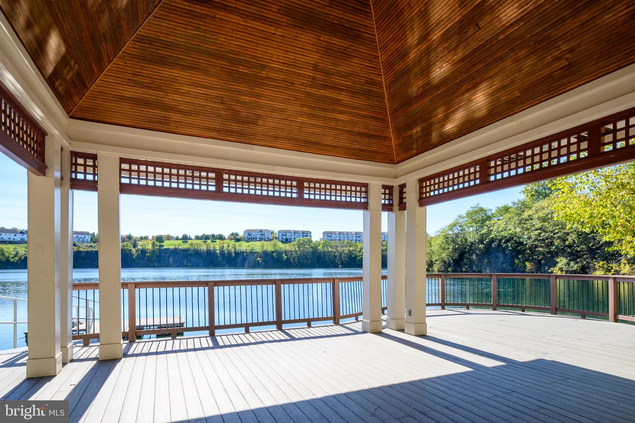 STONE LAKE - Residential