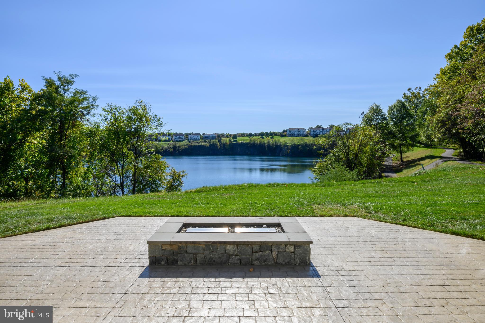 STONE LAKE - Residential