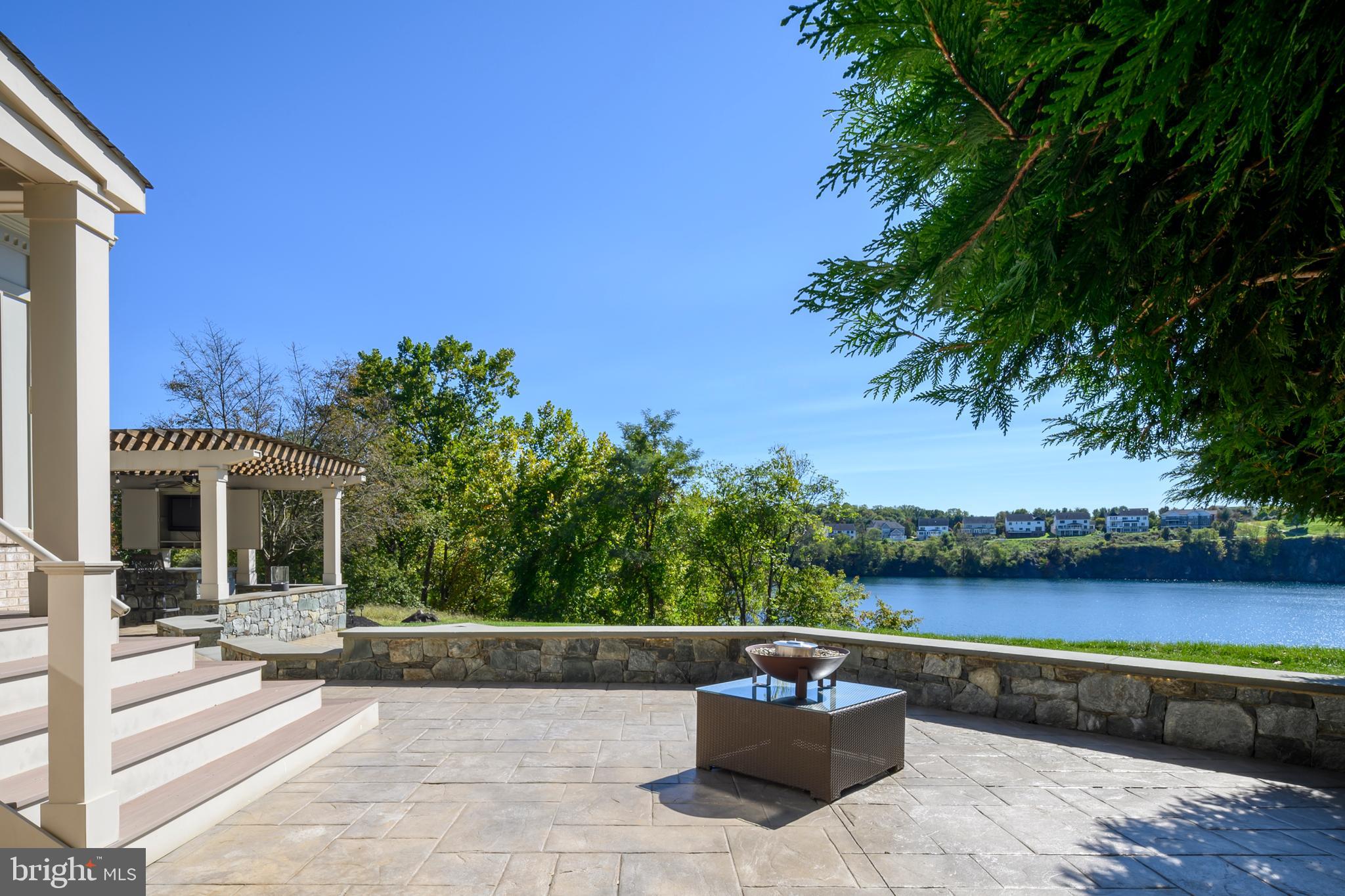 STONE LAKE - Residential