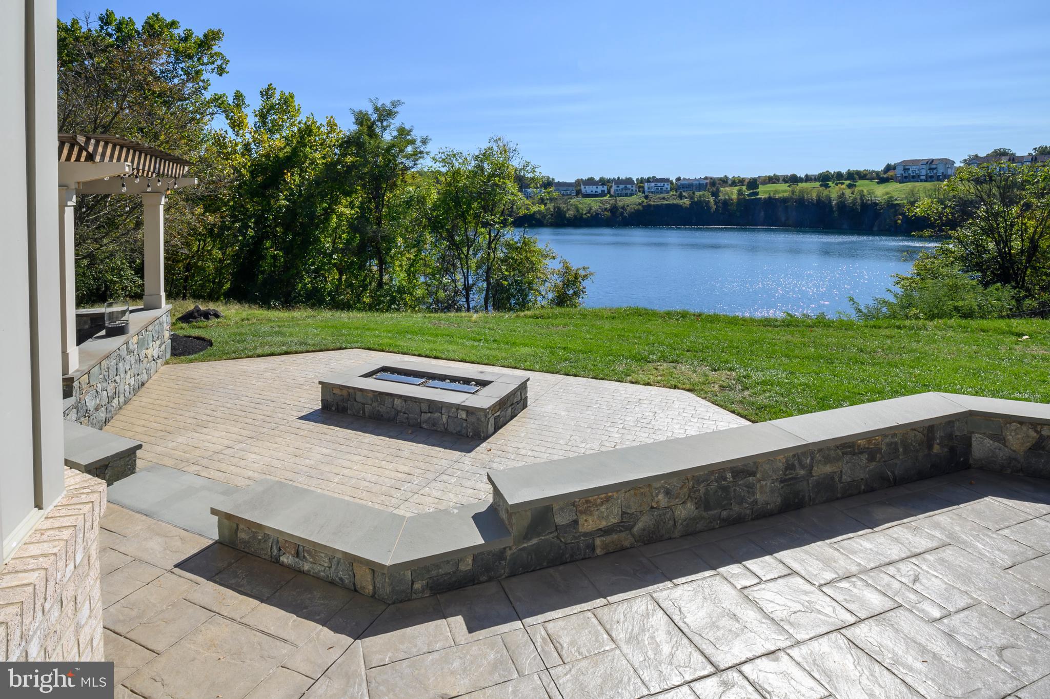 STONE LAKE - Residential