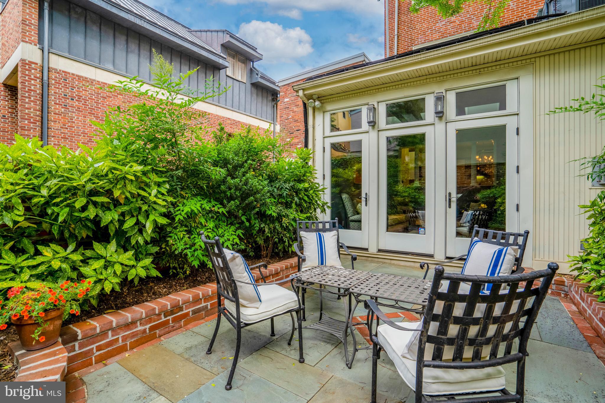 SOCIETY HILL - Residential