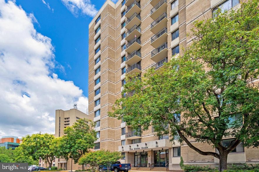 Beautiful 1 bedroom, 1 bath unit on the 5th floor facing the courtyard. New floors, fresh paint, updated bathrooms and kitchen. Move in perfect 10 condition. Walk to theater,  Rockville metro, Trader Joes, and restaurants .
Building has outdoor pools, indoor sauna, party and meeting rooms, gyms and assigned parking. Best 1 bedroom in the entire building.