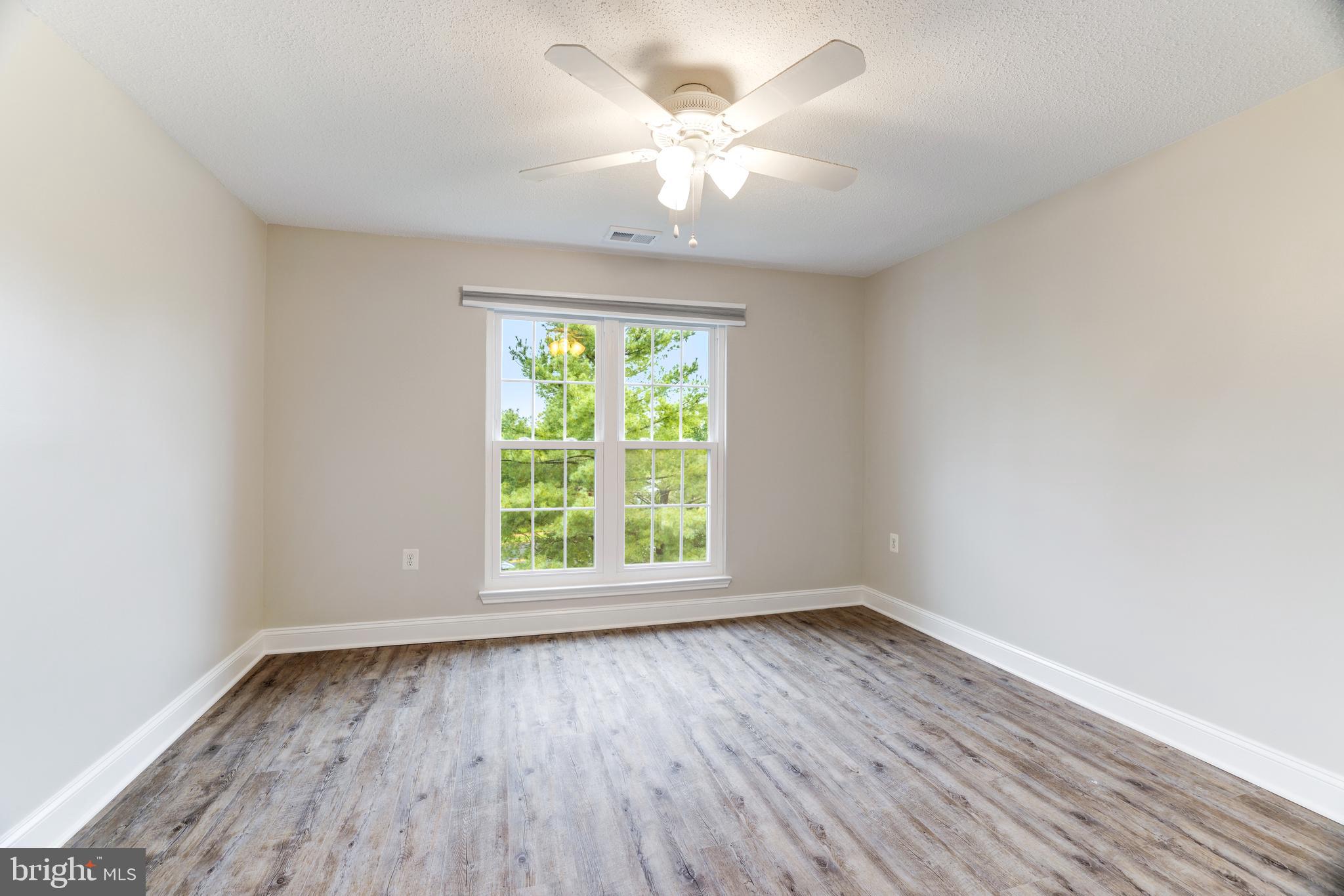 ASHBURN FARM - Residential Lease