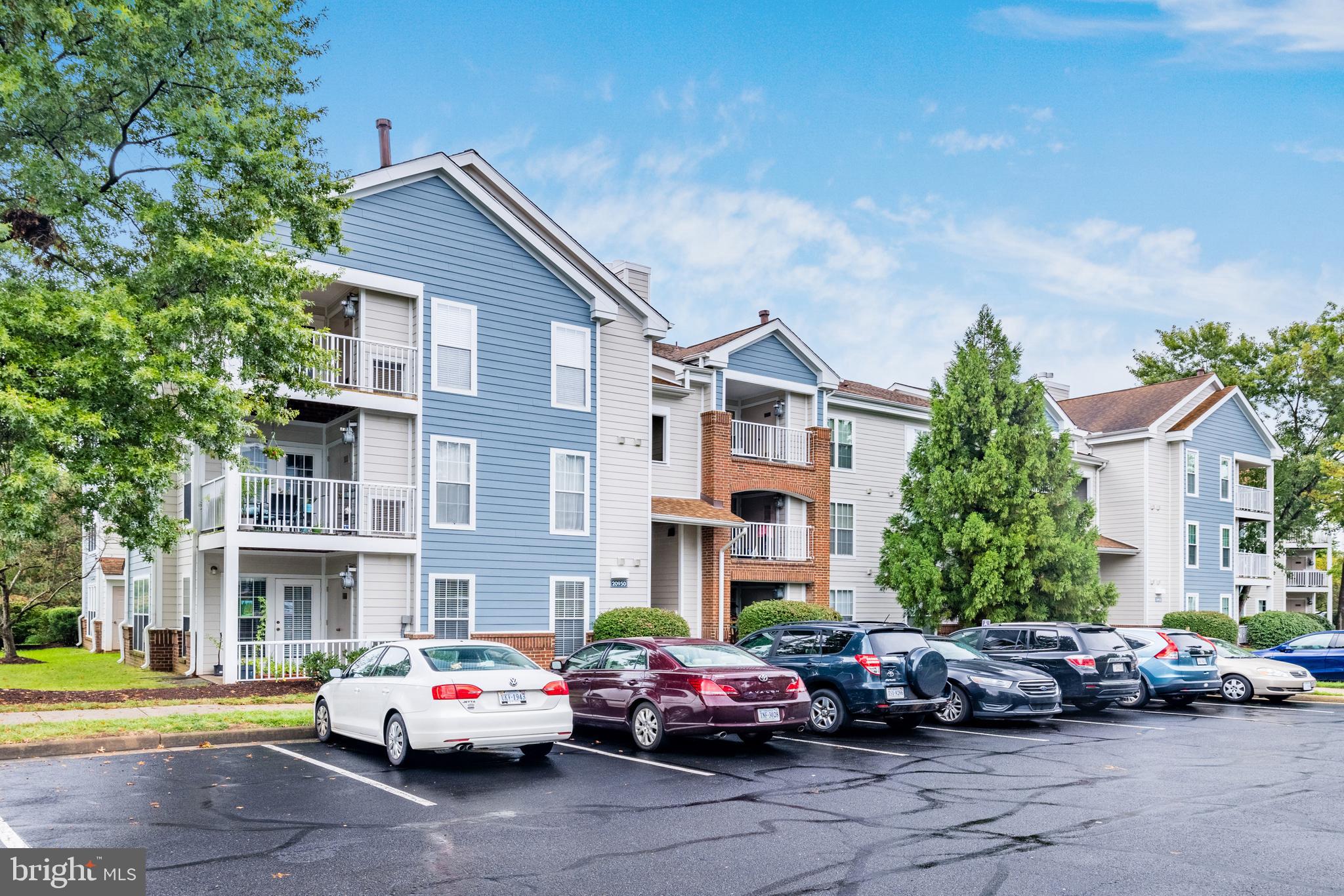 ASHBURN FARM - Residential Lease