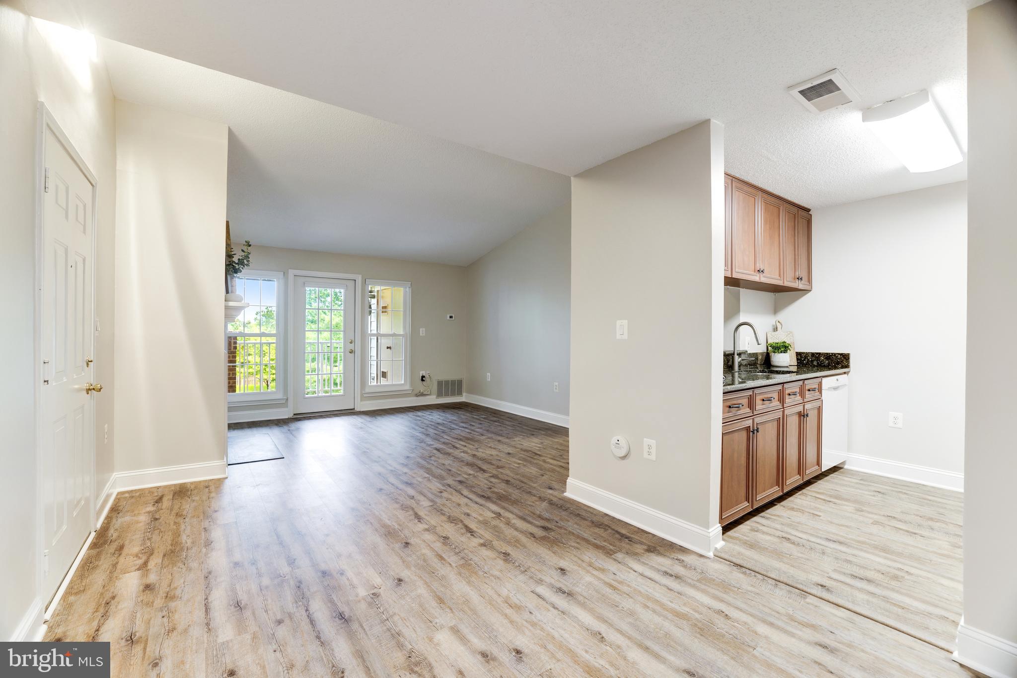 ASHBURN FARM - Residential Lease