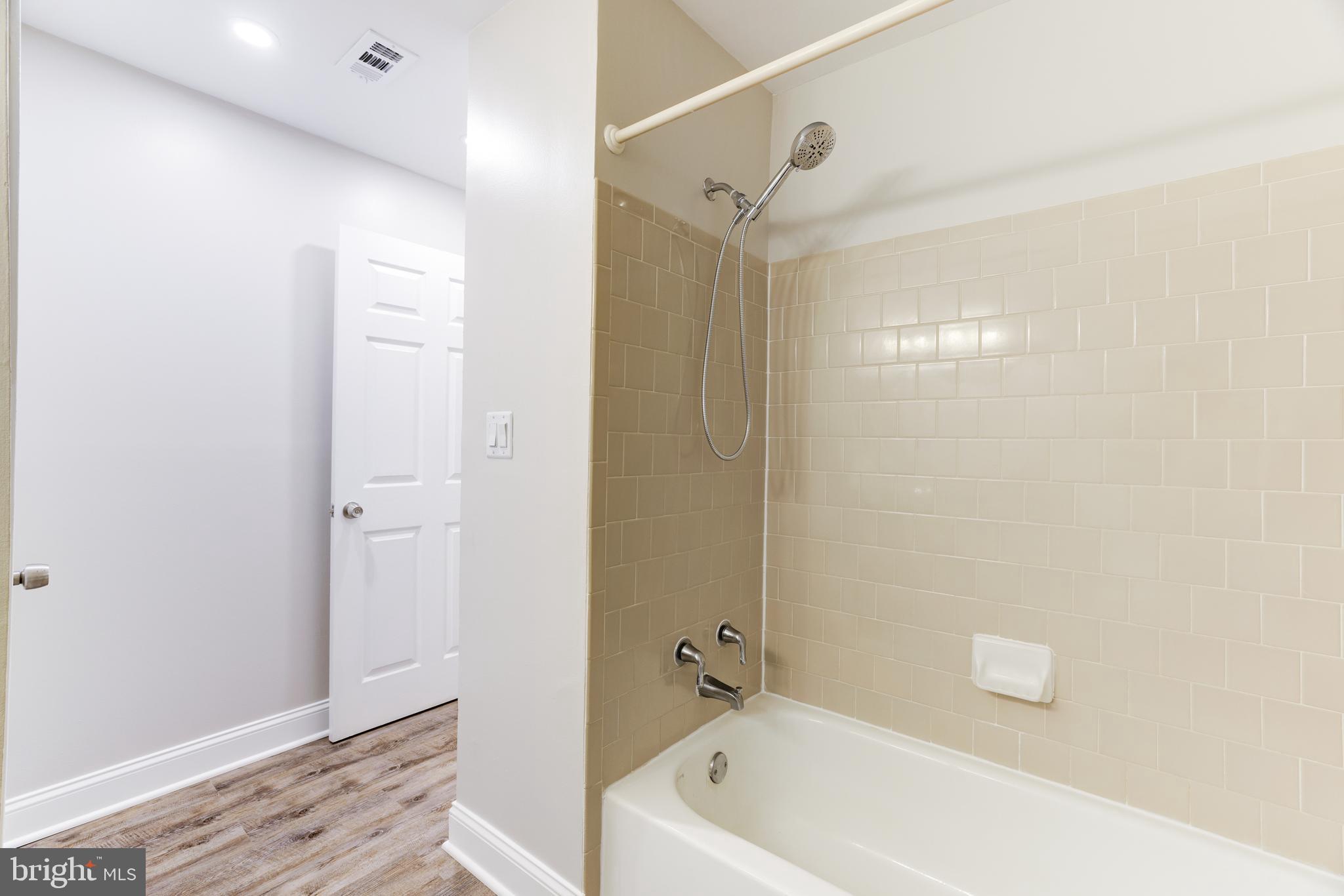 ASHBURN FARM - Residential Lease