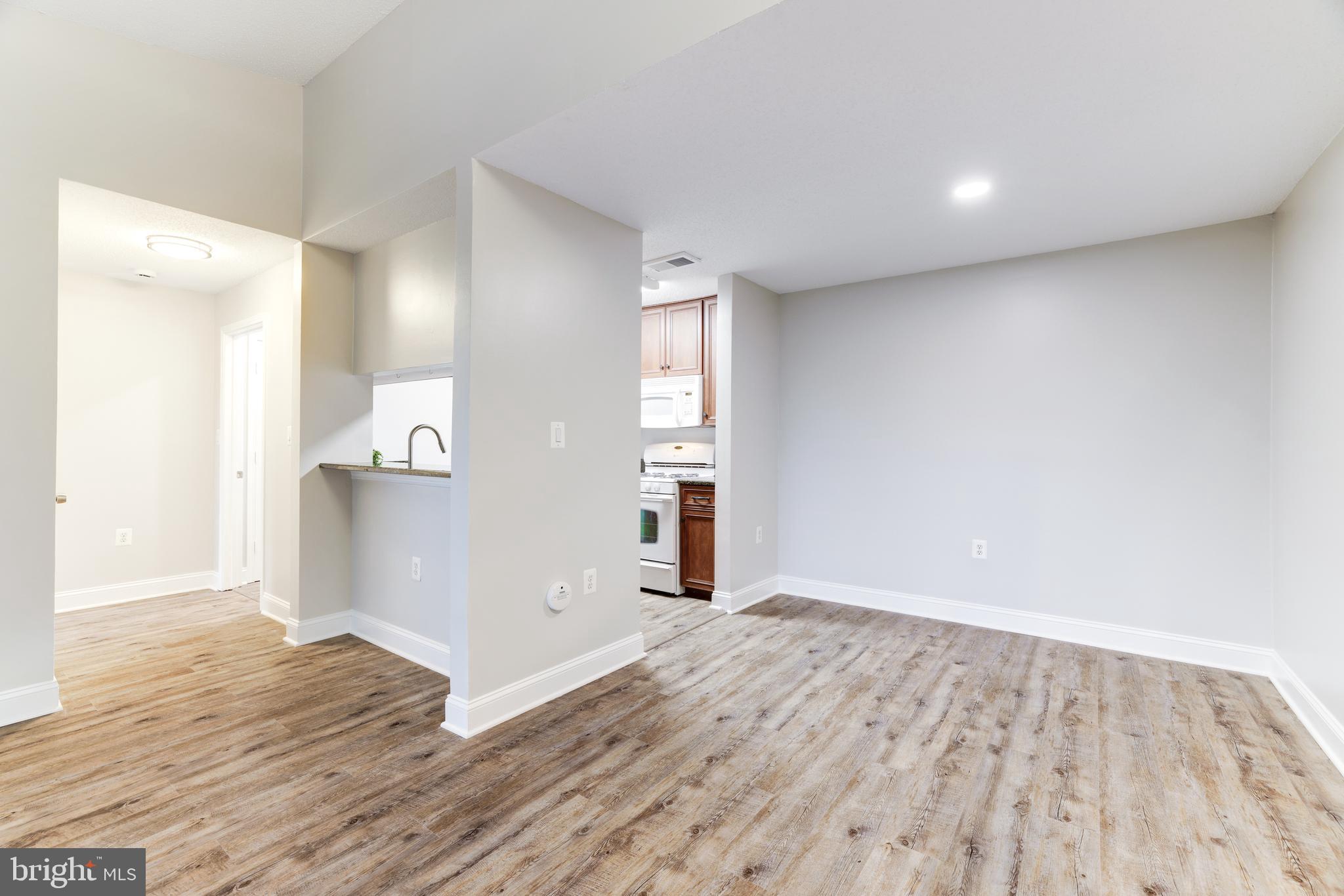 ASHBURN FARM - Residential Lease