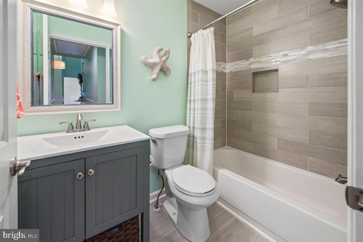 OYSTER HARBOR - Residential