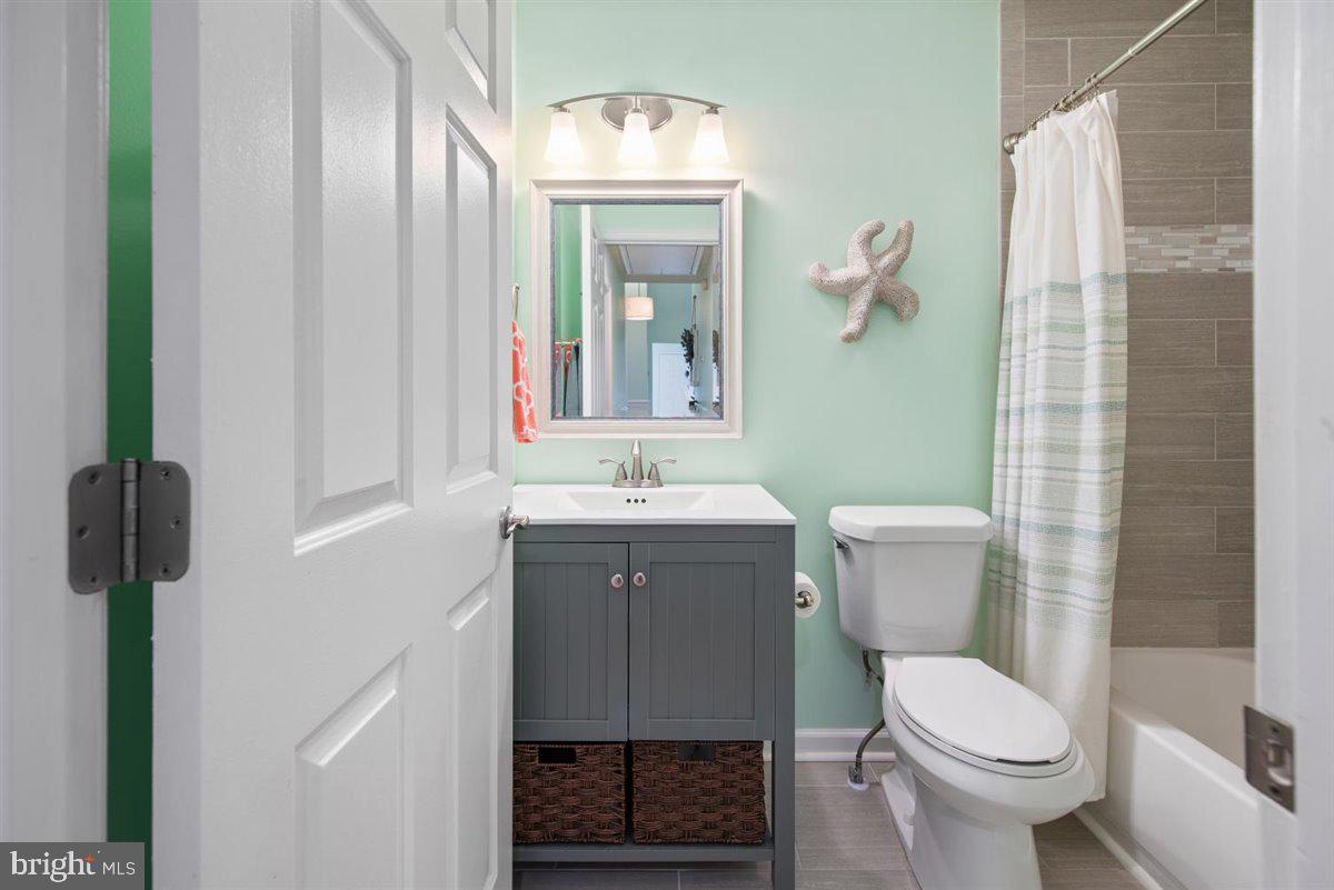 OYSTER HARBOR - Residential