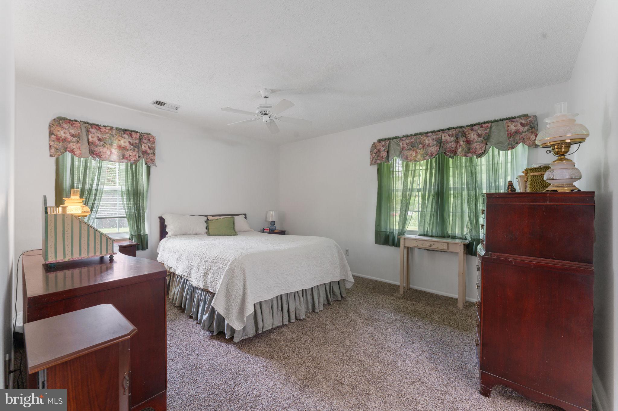 OAK TREE - Residential