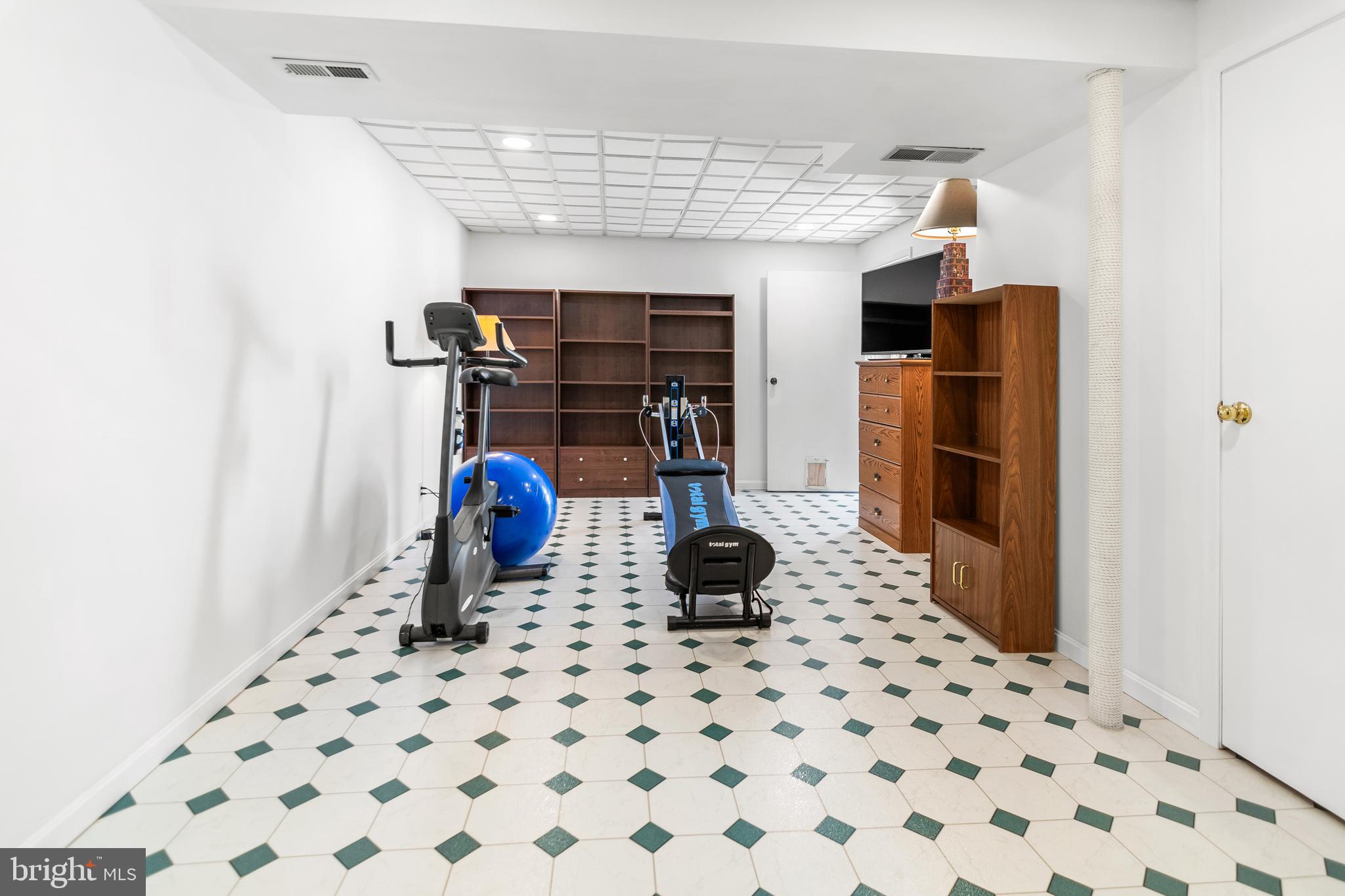 QUEENS PARK - Residential