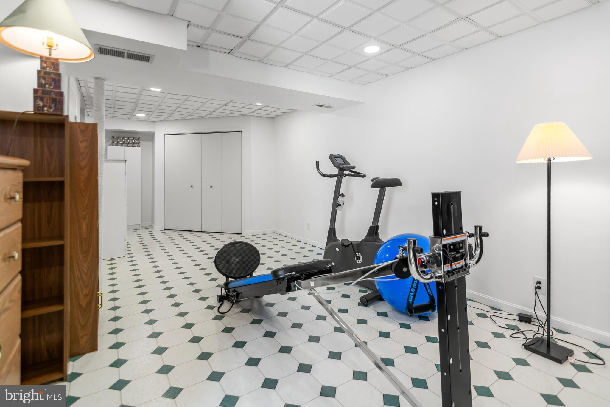 QUEENS PARK - Residential