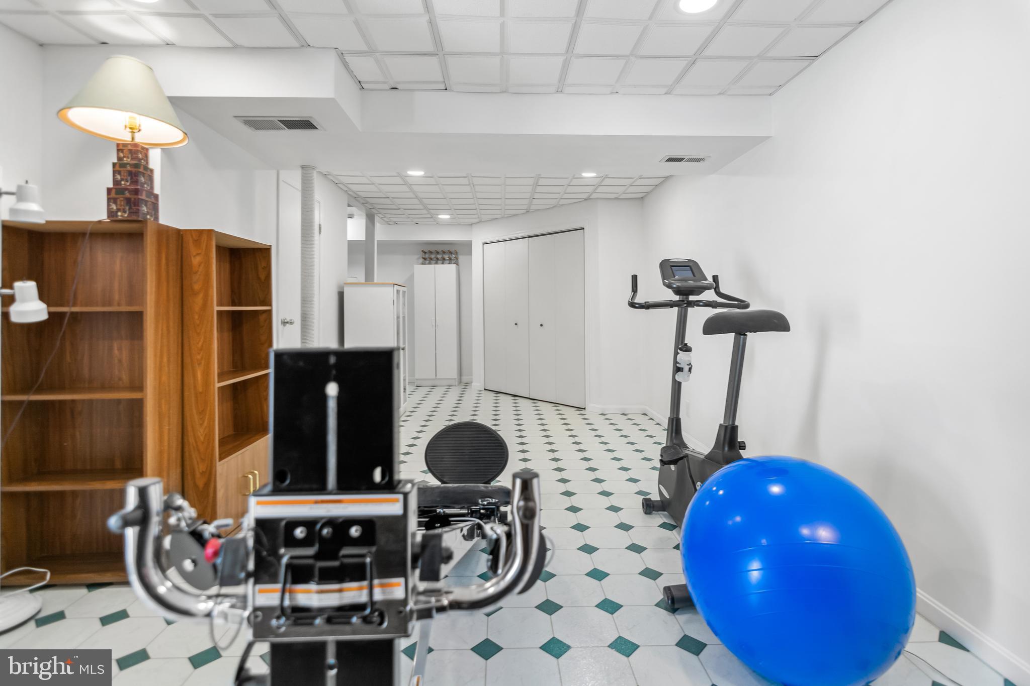 QUEENS PARK - Residential